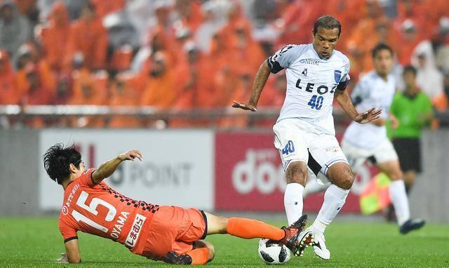 爱游戏网址-包含鹿岛鹿角冲击季军，年轻球员表现亮眼的词条