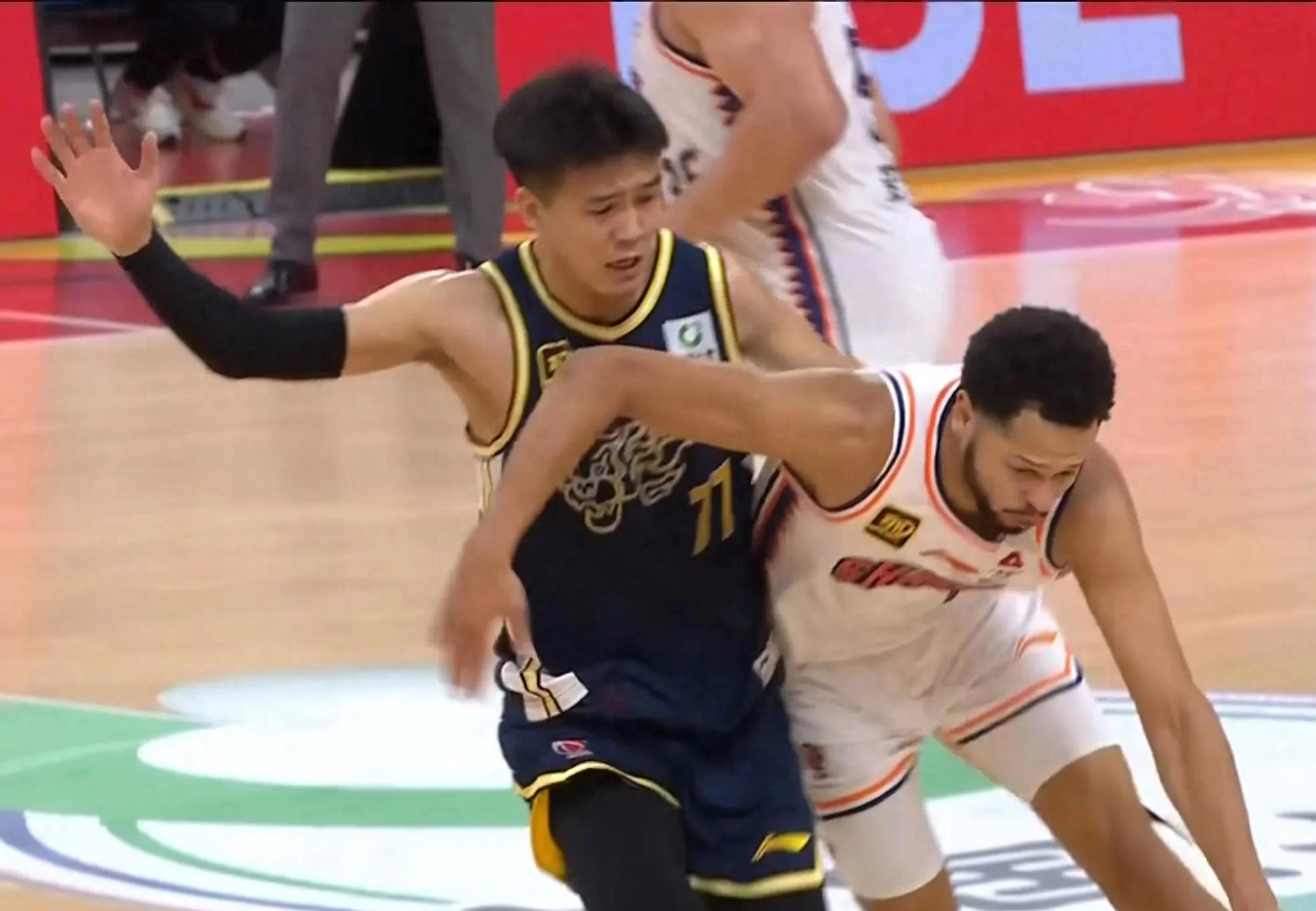 广东队成为本场最大亮点,CBA季后赛瞬间破防,封盖 广东队成为本场最大亮点,CBA季后赛瞬间破防,封盖