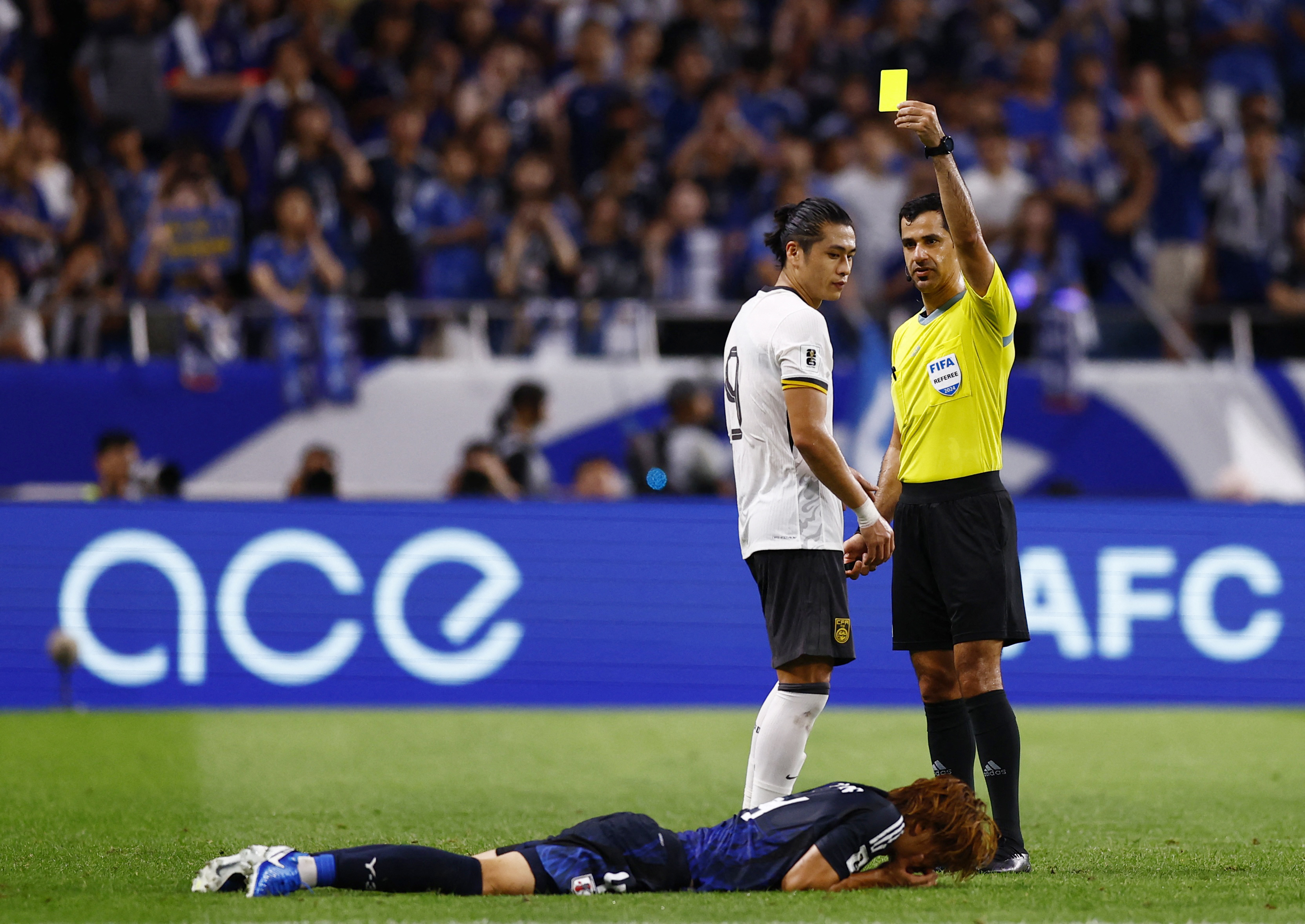 关于上港客场击败海港，取得关键胜利的信息