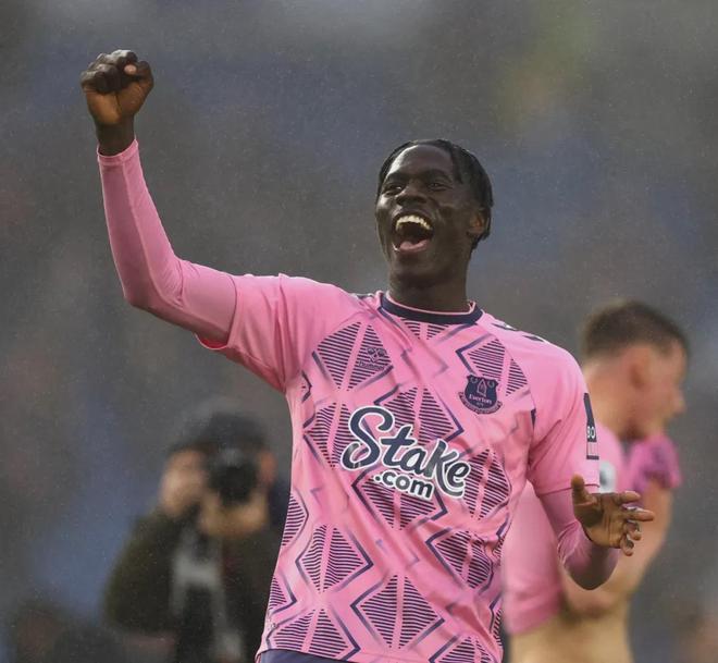 阿森纳遭遇枪手封闭,埃弗顿客场逆袭 阿森纳遭遇枪手封闭,埃弗顿客场逆袭