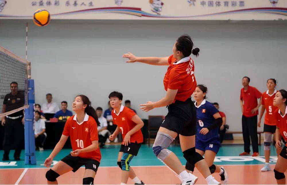 全力以赴,斗志昂扬球员争夺胜利的简单介绍 全力以赴,斗志昂扬球员争夺胜利的简单介绍