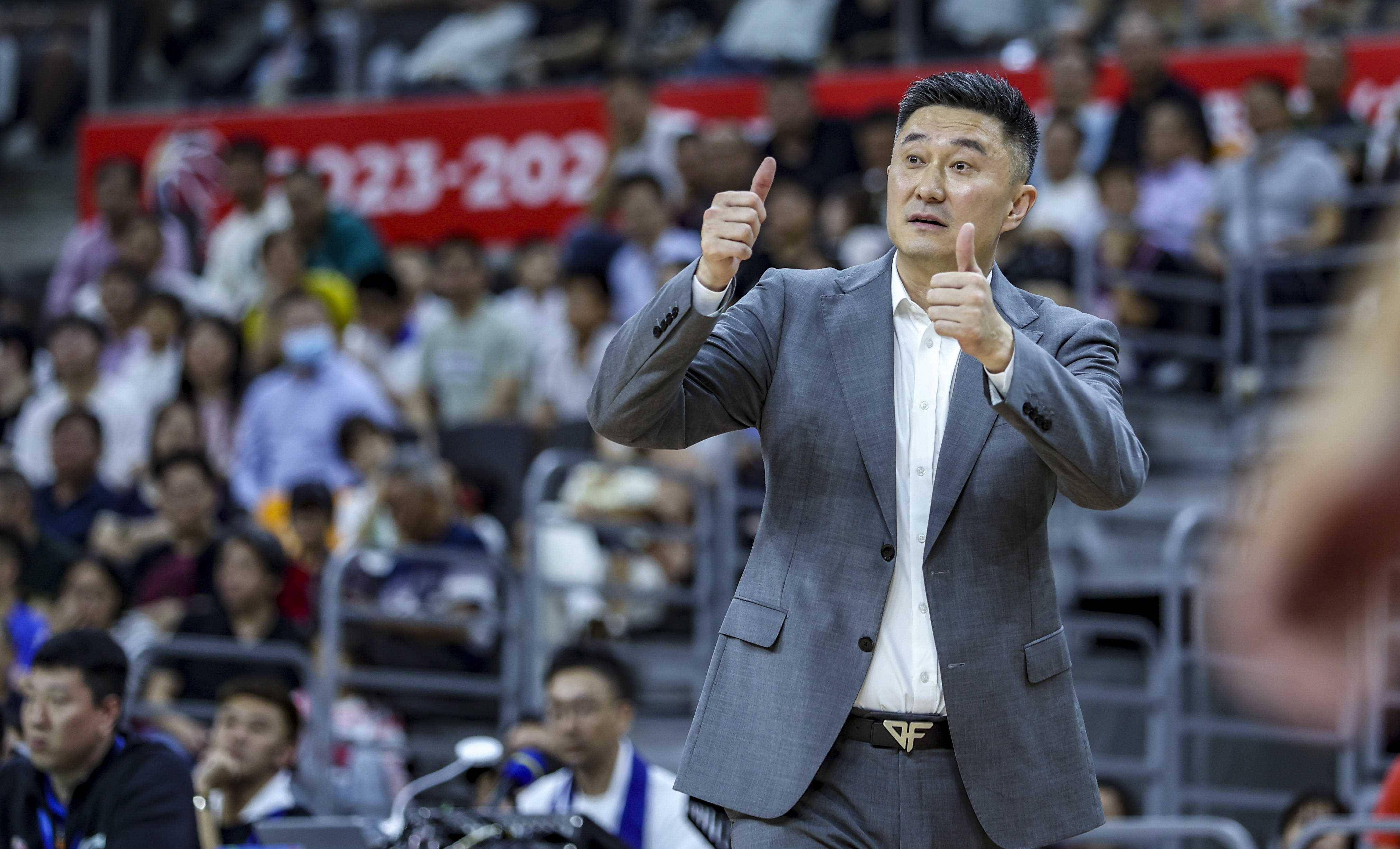 爱游戏app下载地址-广东队主场大胜，豪取六连胜，势不可挡