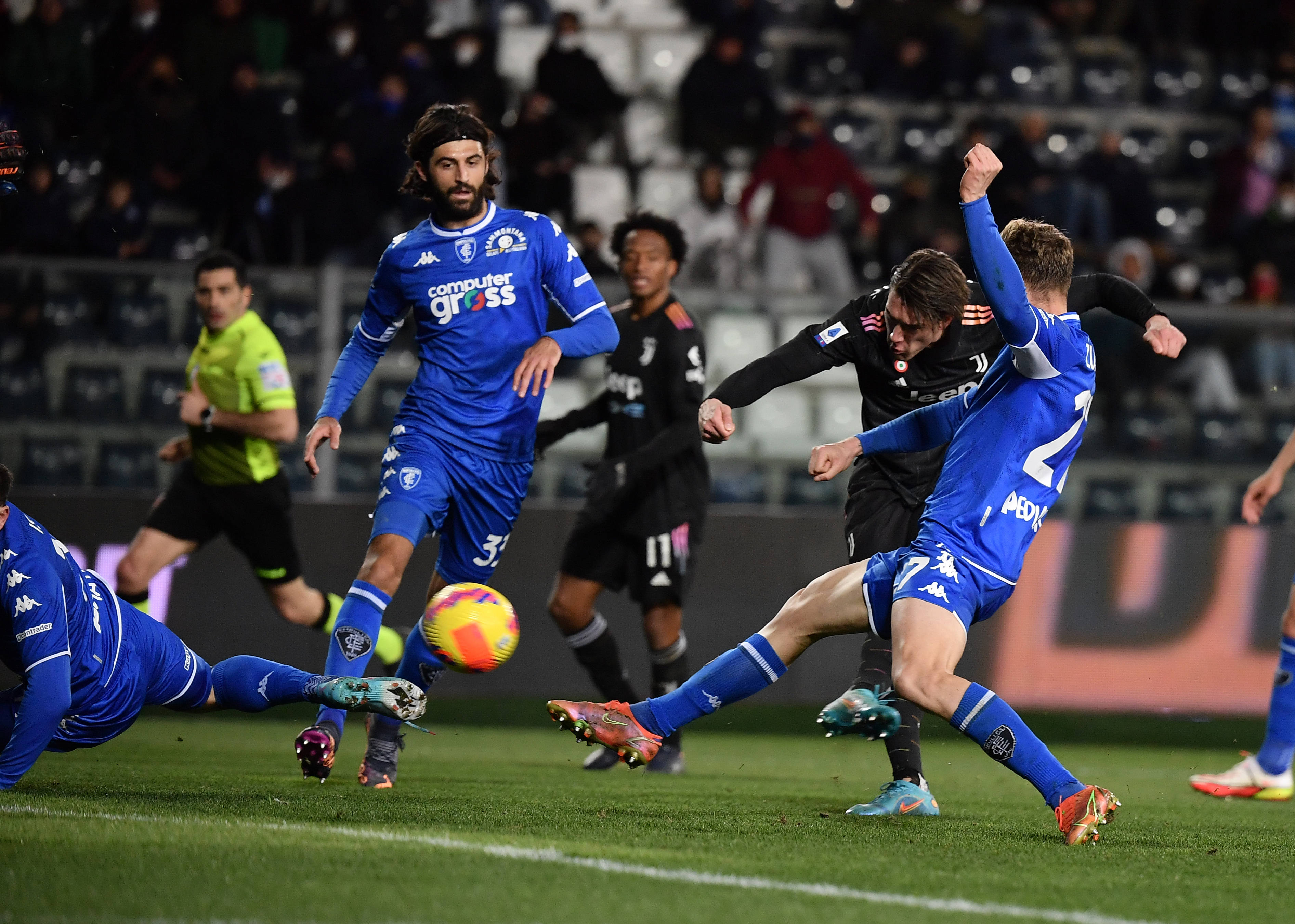 曼城客场大胜莱斯特城,取得六连胜 曼城客场大胜莱斯特城,取得六连胜