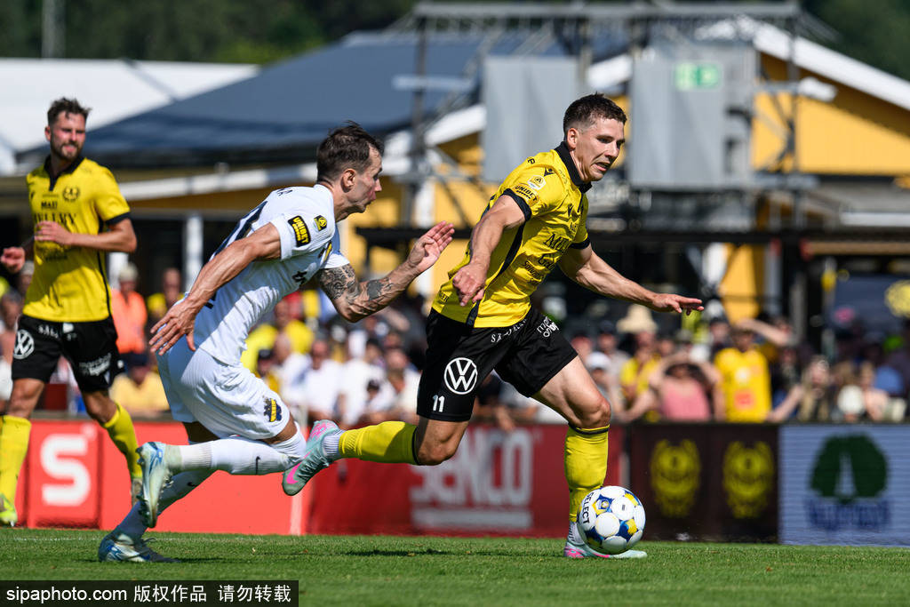 爱游戏网址-广东华南客场失利，保级压力不减