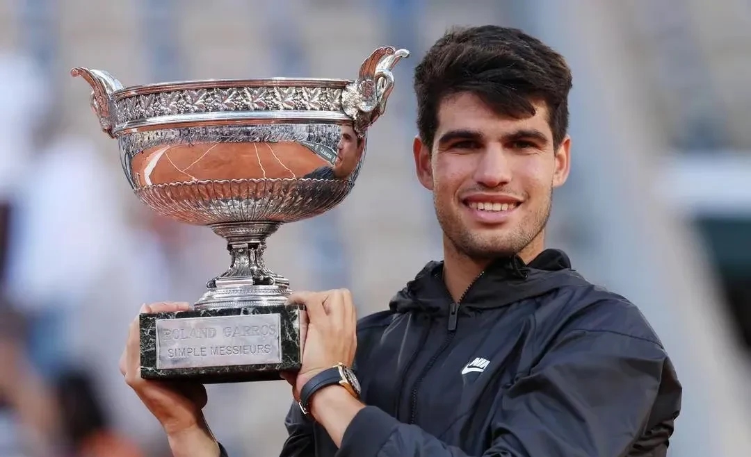 爱游戏在线-包含阿拉维斯在比赛中被对手压制，遗憾失利的词条