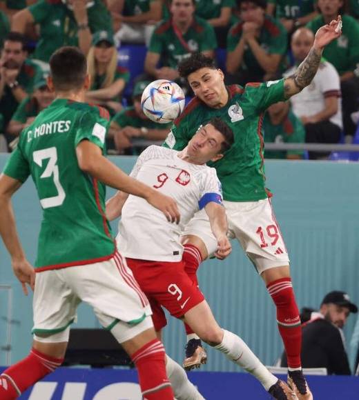 墨西哥队在国际足球赛事中赢得胜利 墨西哥队在国际足球赛事中赢得胜利