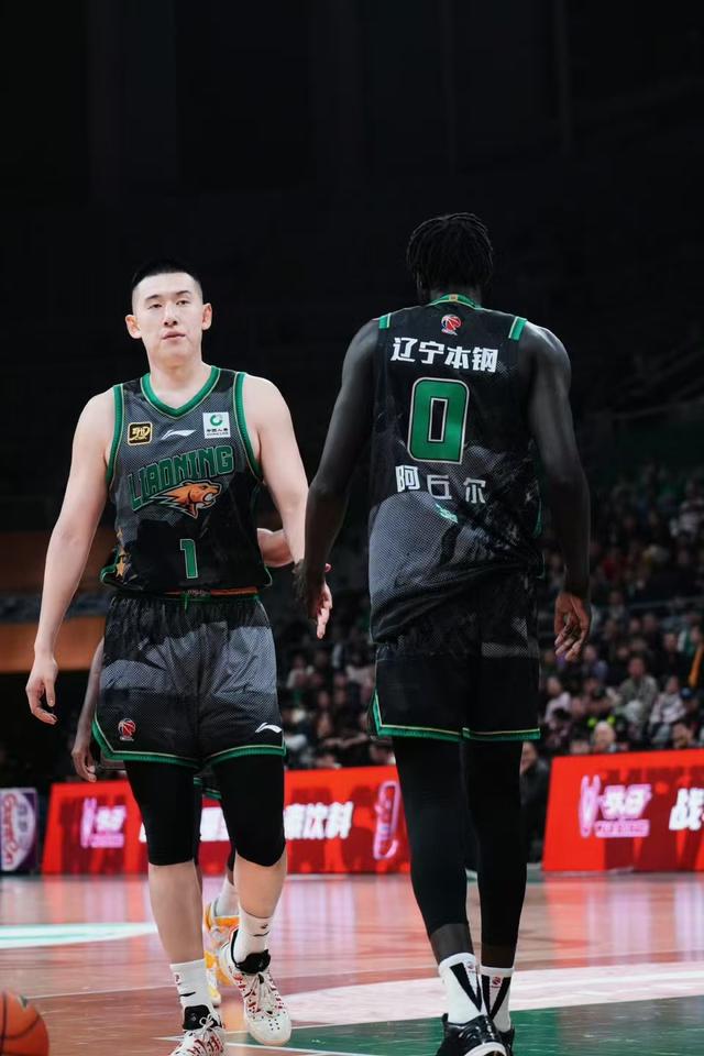 包含辽宁男篮遇强敌，坚持拼搏不畏惧的词条