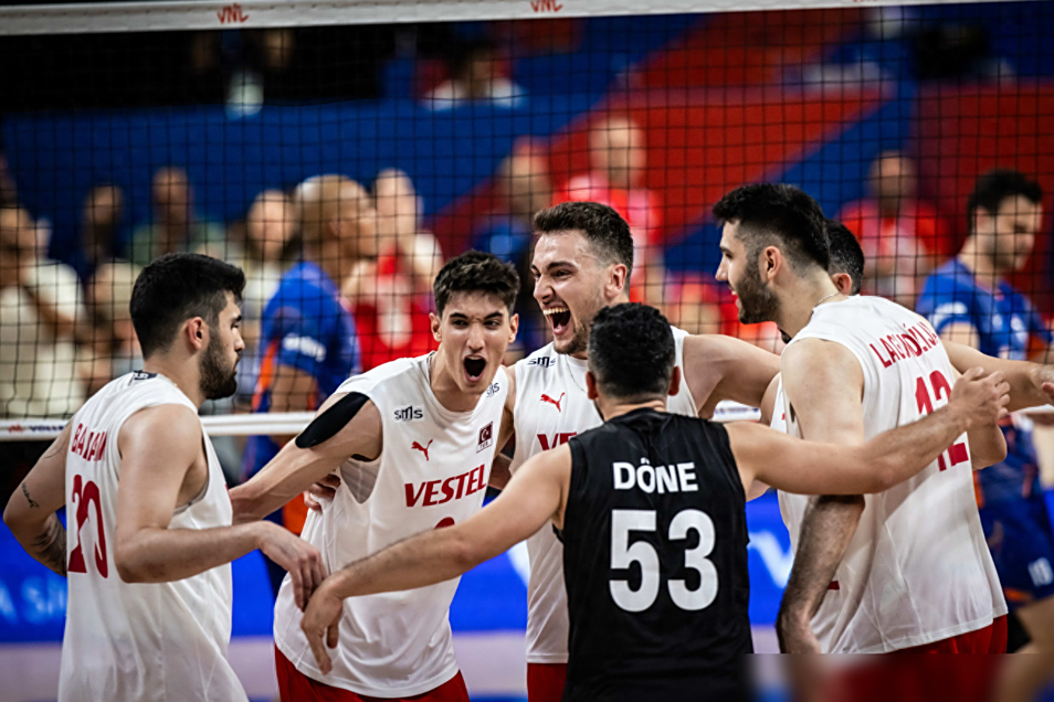 荷兰联赛球员在国际比赛中造杀伐的简单介绍 荷兰联赛球员在国际比赛中造杀伐的简单介绍