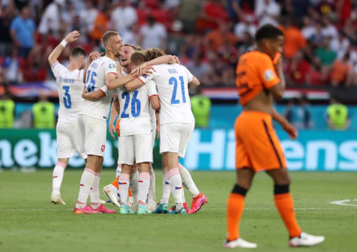 关于瑞士队临危受命成功晋级，丹麦队惋惜失去欧锦赛机会的信息